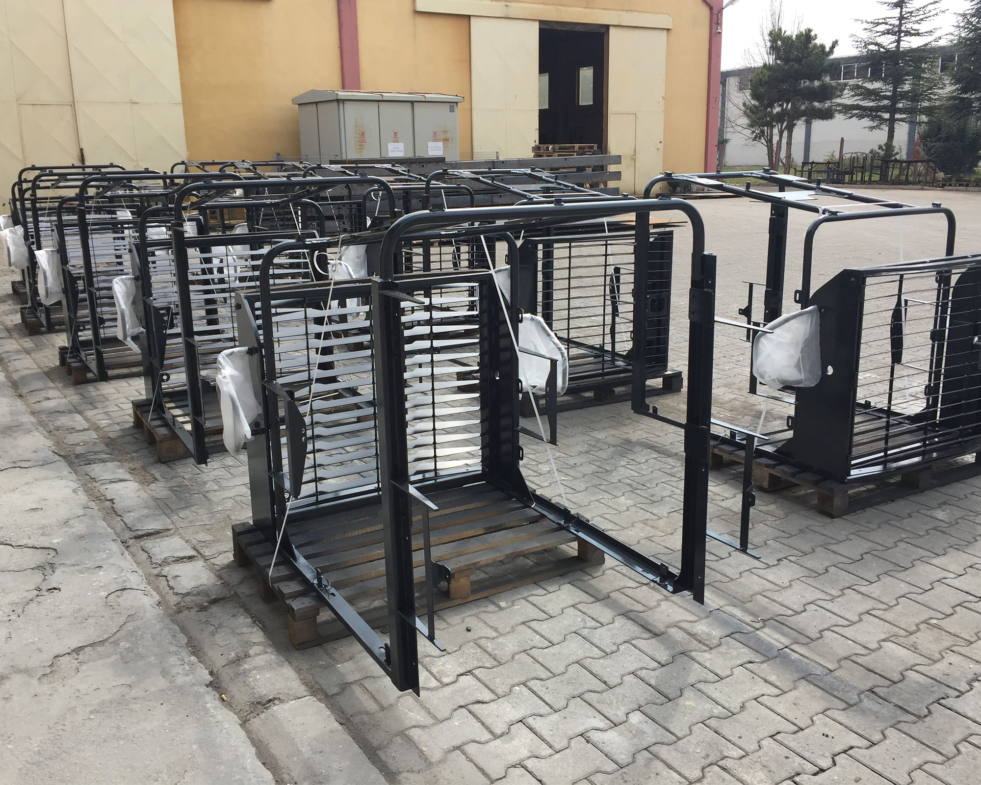 İŞ MAKİNALARI MOTOR VE KAPUT ŞASİLERİ