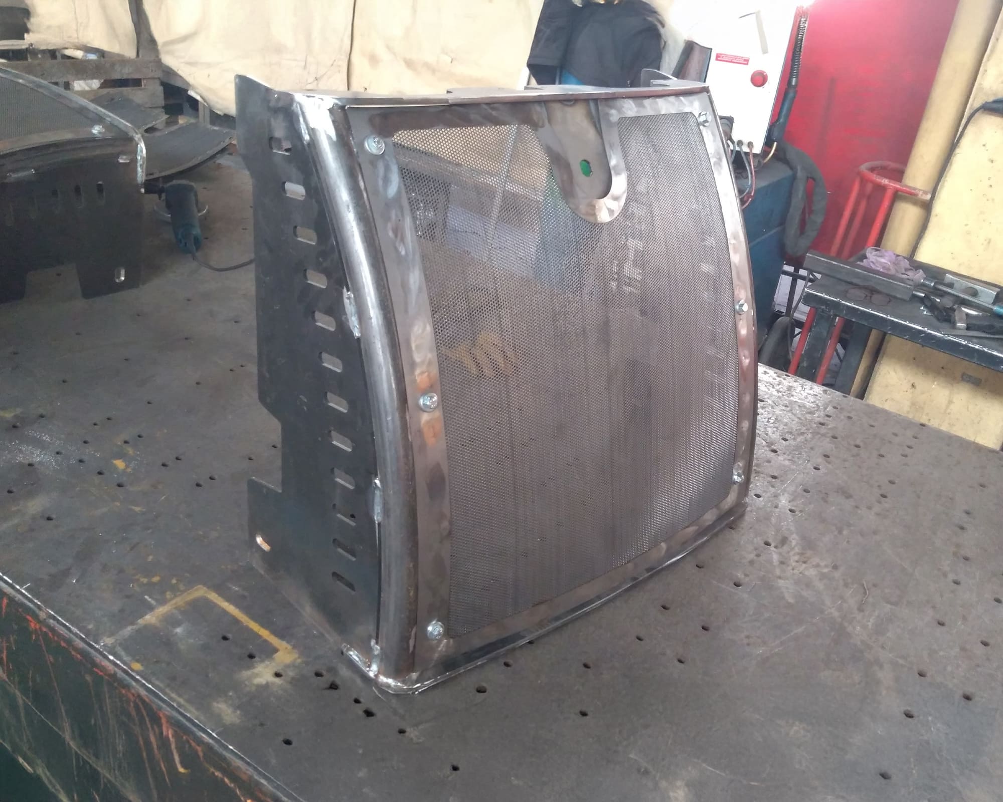 İŞ MAKİNALARI PANJURLARI